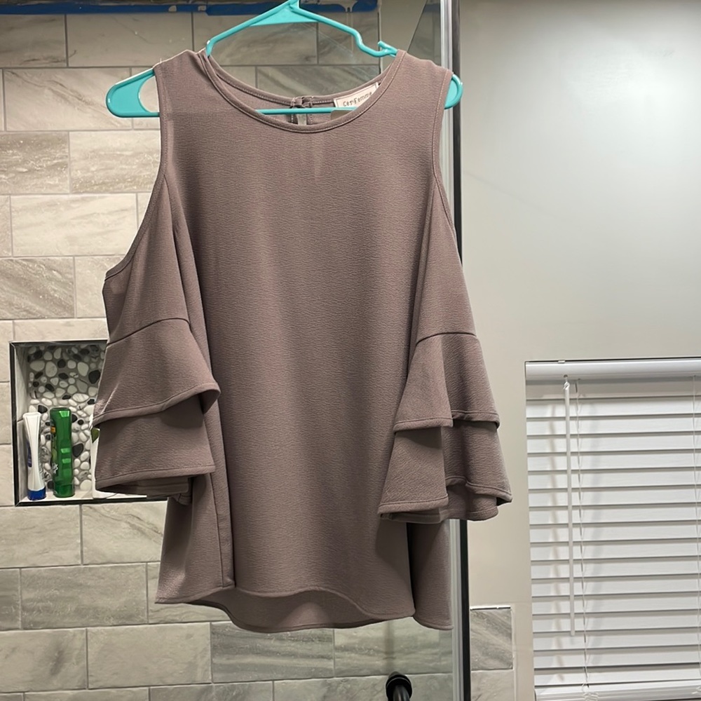 Super cute gray shirt